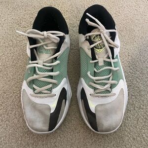 Nike Freak basketball sneakers. Size 7.5